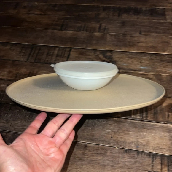 Two Pieces of Cool Ass Vintage Tupperware! Quart Pitcher  and Chip / Dip Tray - Picture 3 of 11